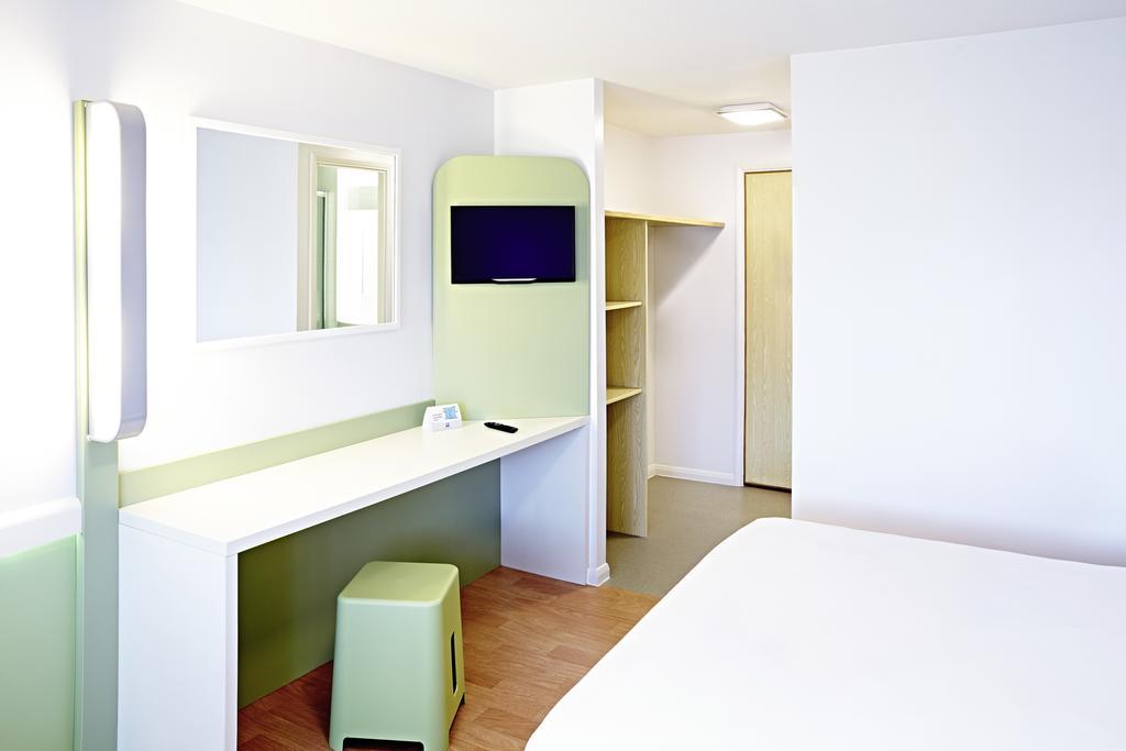 Warrington Motel, J20 M6 Lymm Services Exterior foto